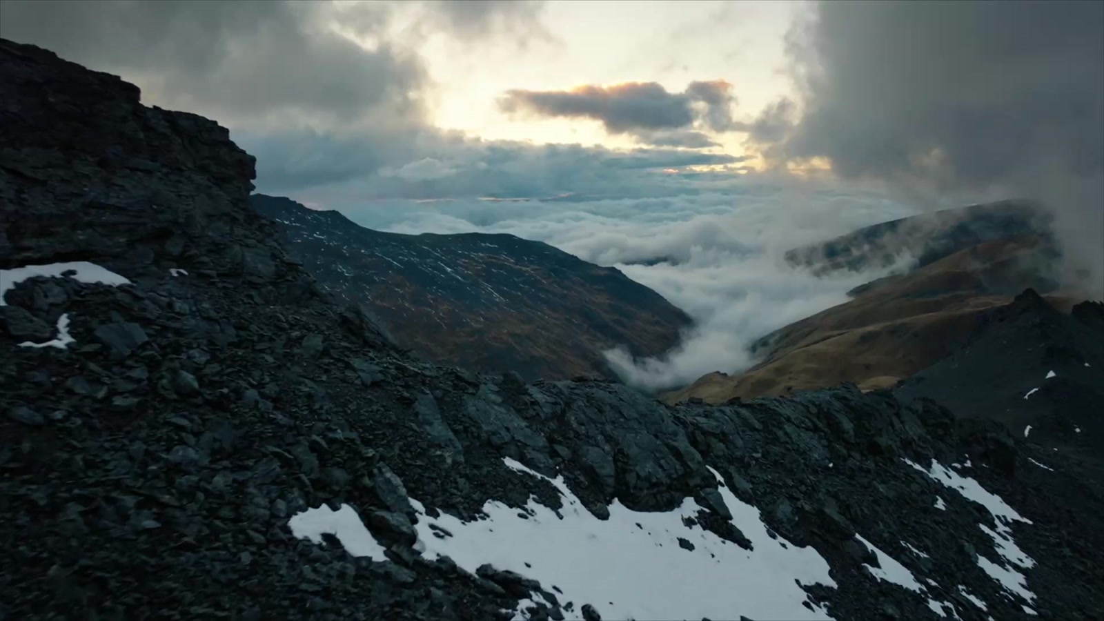 Bergslandskap i Garmins film om Enduro 4