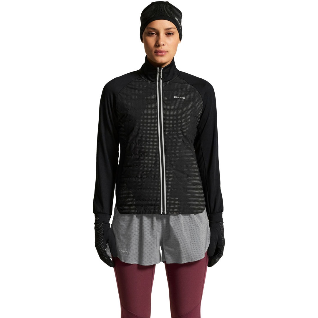 Modell i Craft SubZ Lumen Jacket med reflekterande print