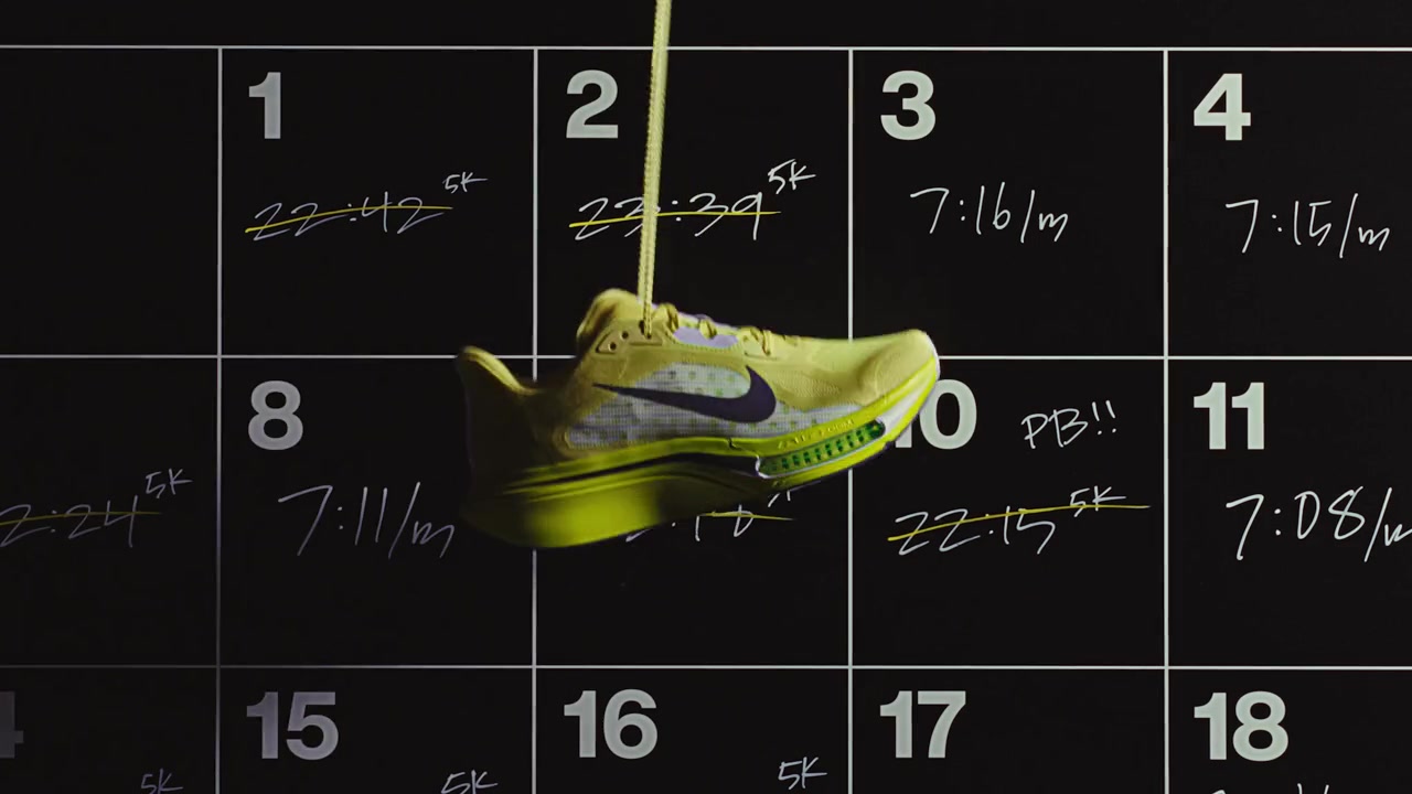 Nikes film med löpare, träningskalender och Pegasus Plus 2